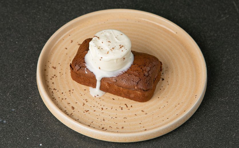 Шоколадный фондан с мороженым